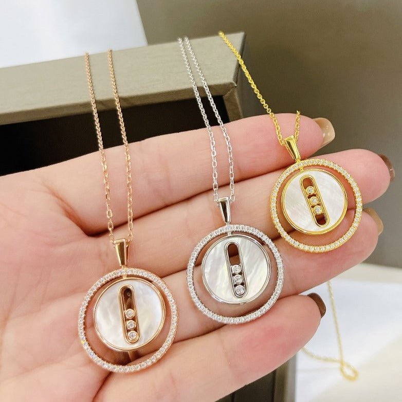 [Elite]LUCKY MOVE MM NACRE BLANCHE DIAMOND NECKLACE