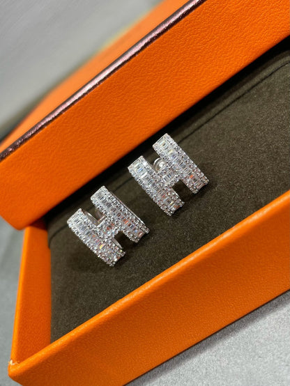 [Elite]H STUD EARRINGS WITH SILVER DIAMONDS