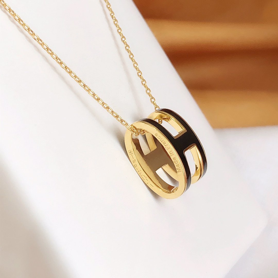[Elite]HM CLIC BLACK ENAMEL GOLD NECKLACE