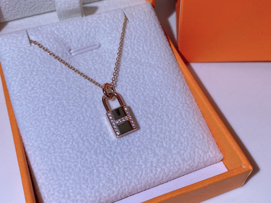 [Elite]HM ADVANCED NICHE LOCK HEAD NECKLACE DIAMONDS