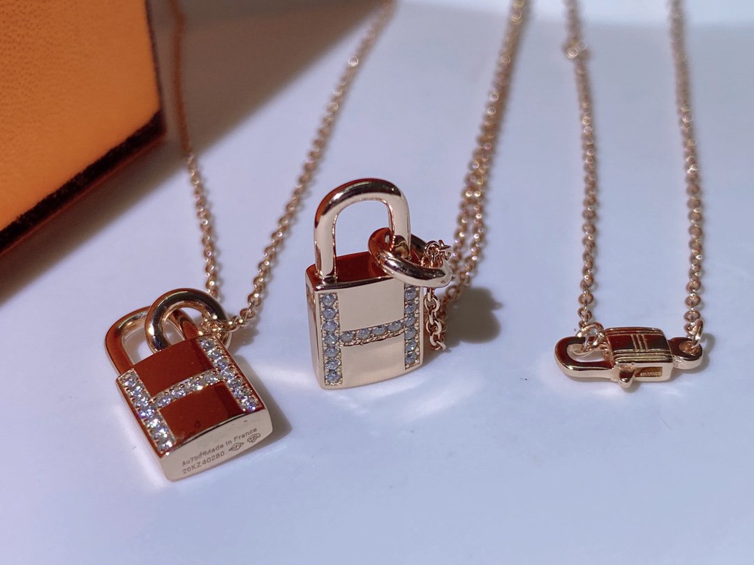 [Elite]HM ADVANCED NICHE LOCK HEAD NECKLACE DIAMONDS
