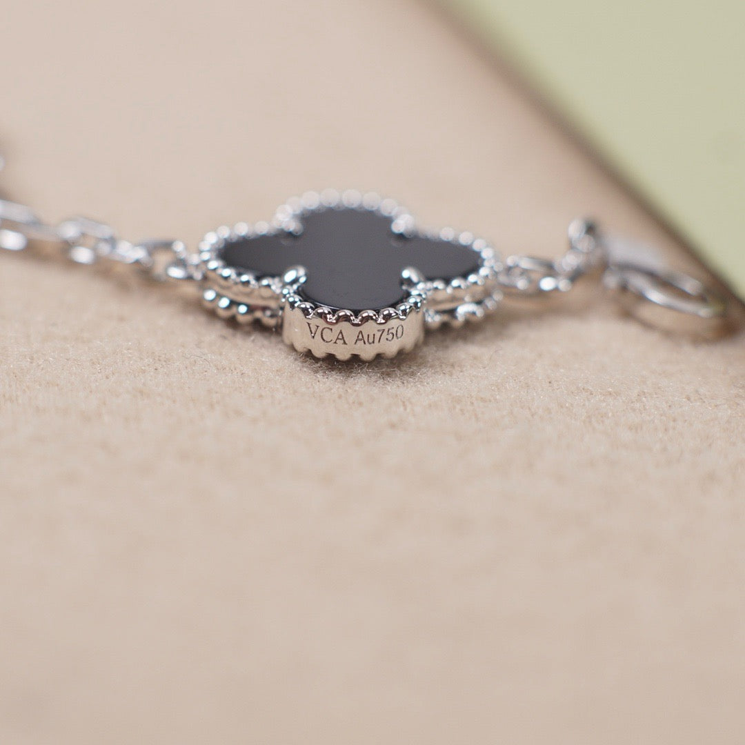 [Elite] CLOVER 5 MOTIF ONYXS BRACELET COLLECTION