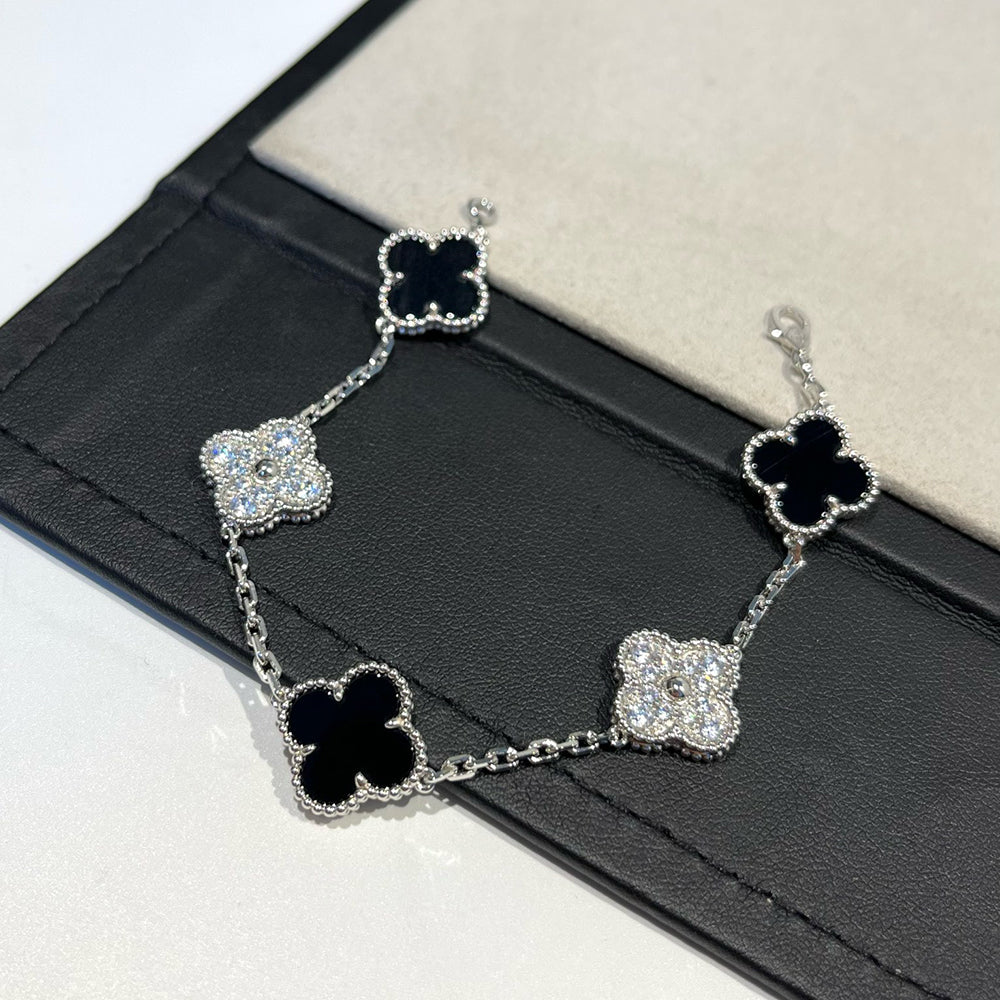 [Elite] CLOVER 5 MOTIF ONYXS BRACELET COLLECTION