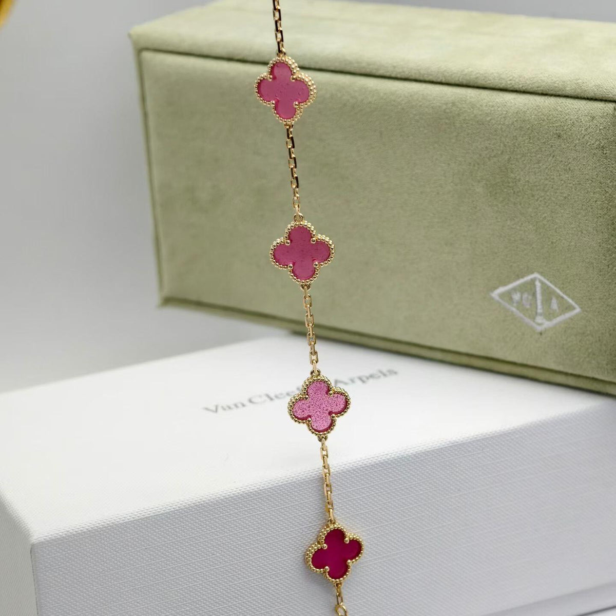 [Elite]NEW CLOVER 5 MOTIFS PINK ENAMEL BRACELET