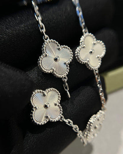 [Elite] CLOVER 5 MOTIF LASER BRACELET COLLECTION