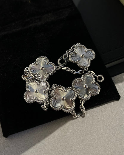 [Elite] CLOVER 5 MOTIF LASER BRACELET COLLECTION